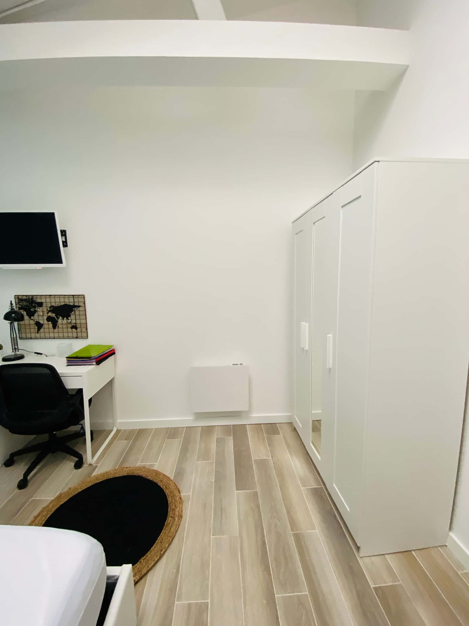 Belle chambre meublée dans une grande colocation – Centre-ville