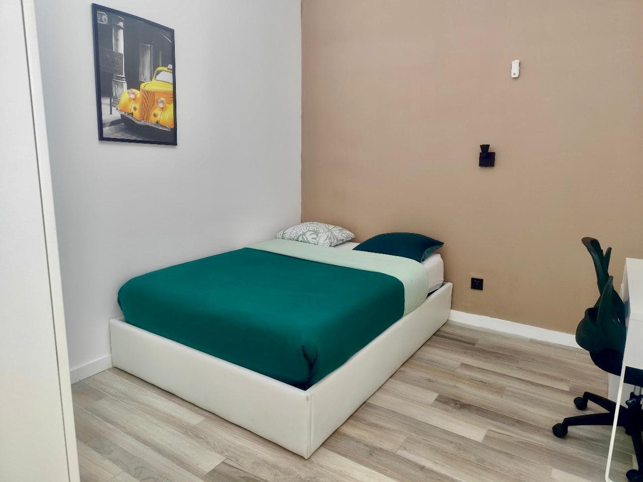 Belle chambre meublée dans une grande colocation – Centre-ville