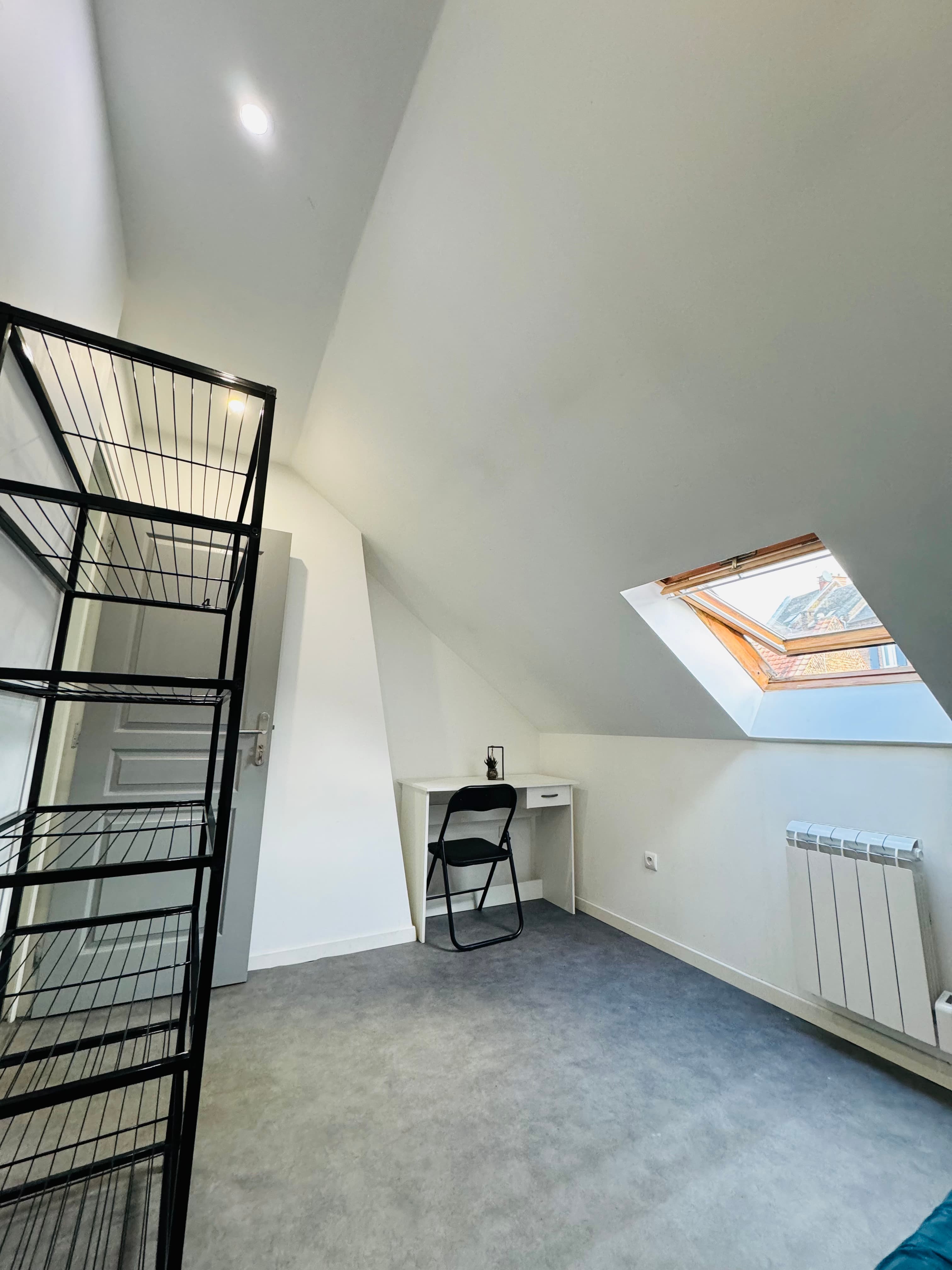Chambre meublée dans une colocation conviviale